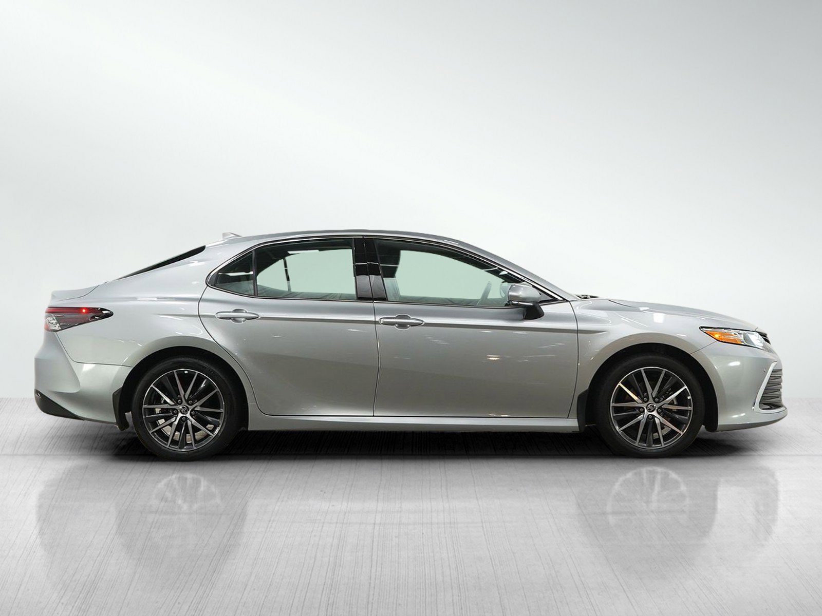 Used 2024 Toyota Camry XLE w/ Navigation Package FWD image 6