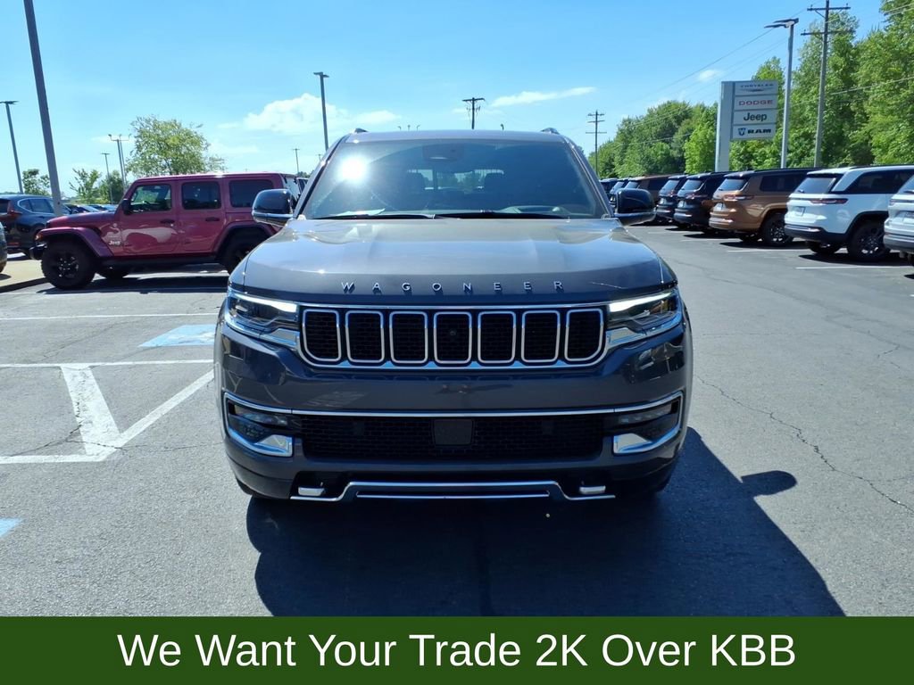 Used 2023 Jeep Wagoneer Series III w/ Premium Group I AWD/4WD image 3
