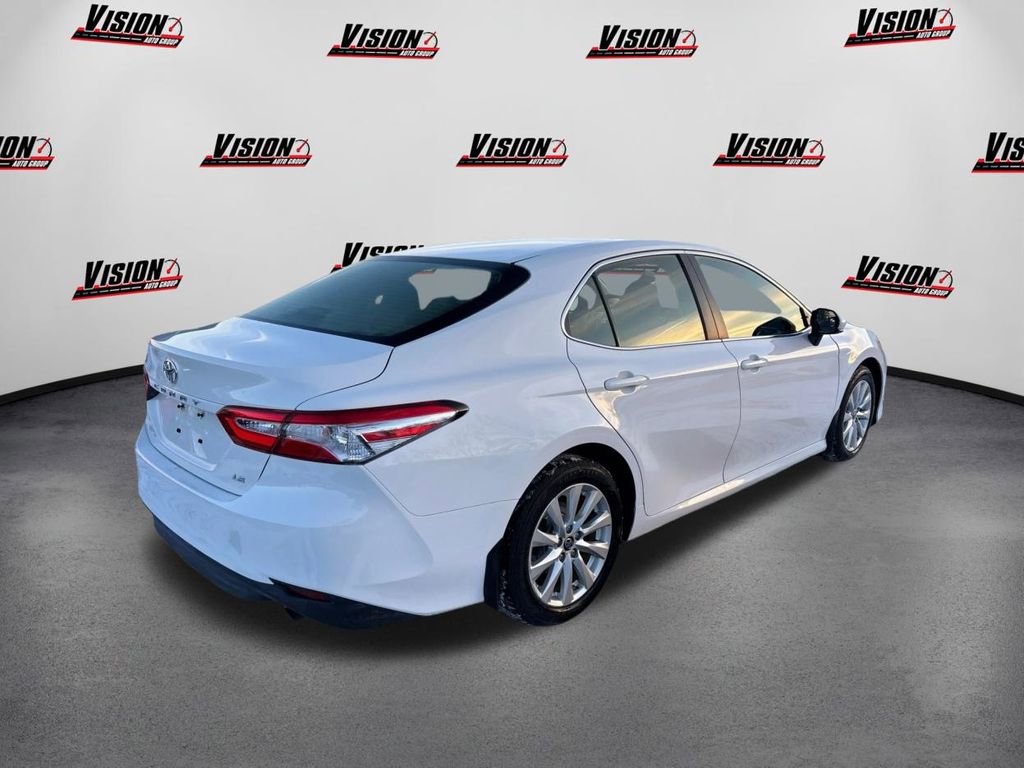 Used 2018 Toyota Camry LE image 5