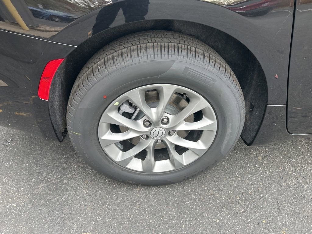 New 2026 Chrysler Pacifica Select image 11