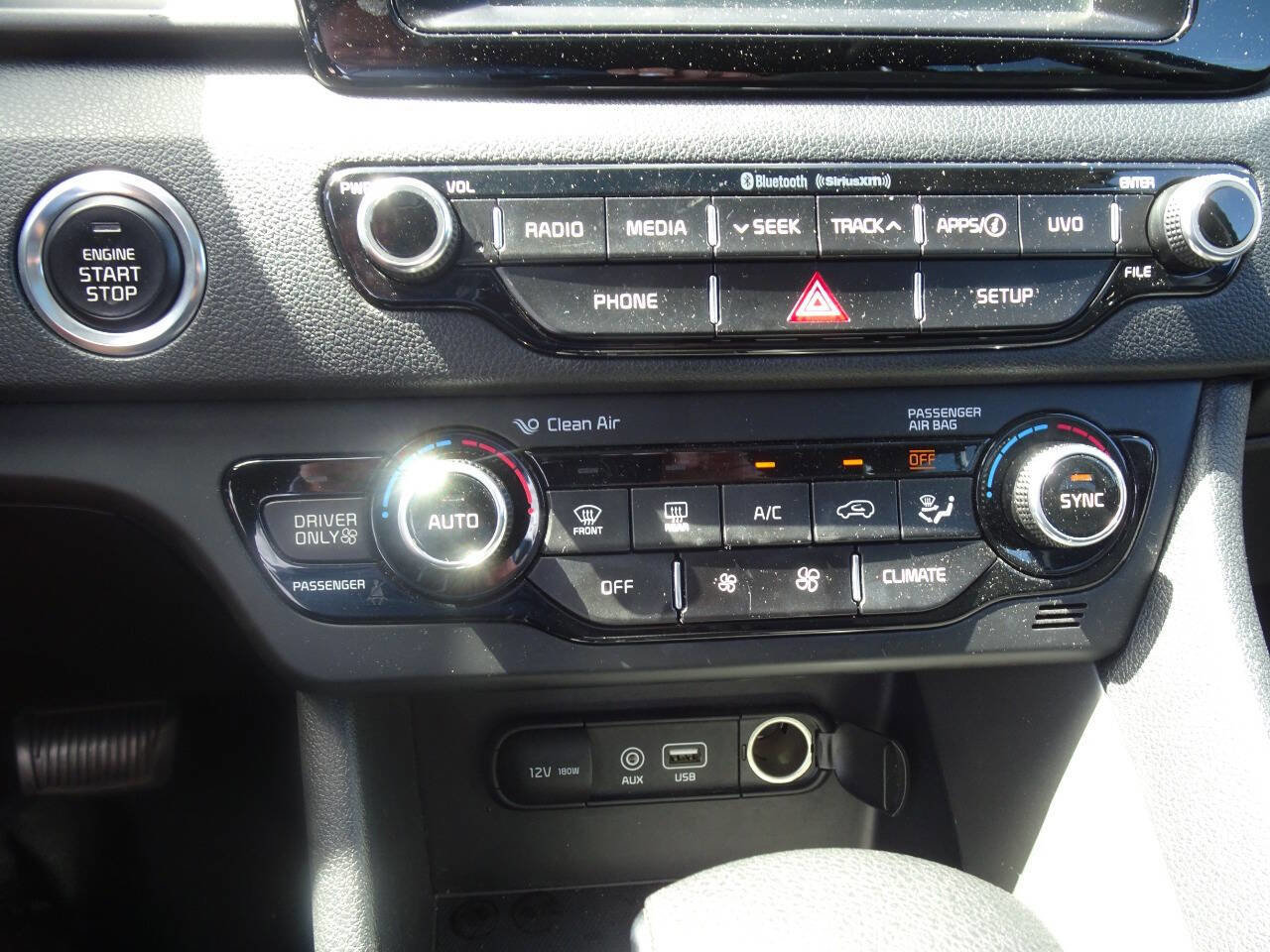 Used 2017 Kia Niro LX image 26