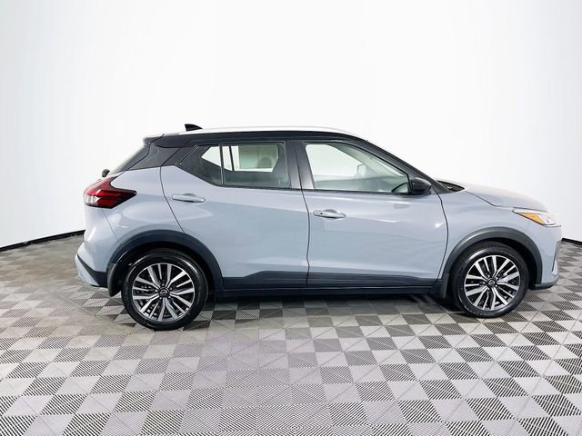 Used 2023 Nissan Kicks SV image 9