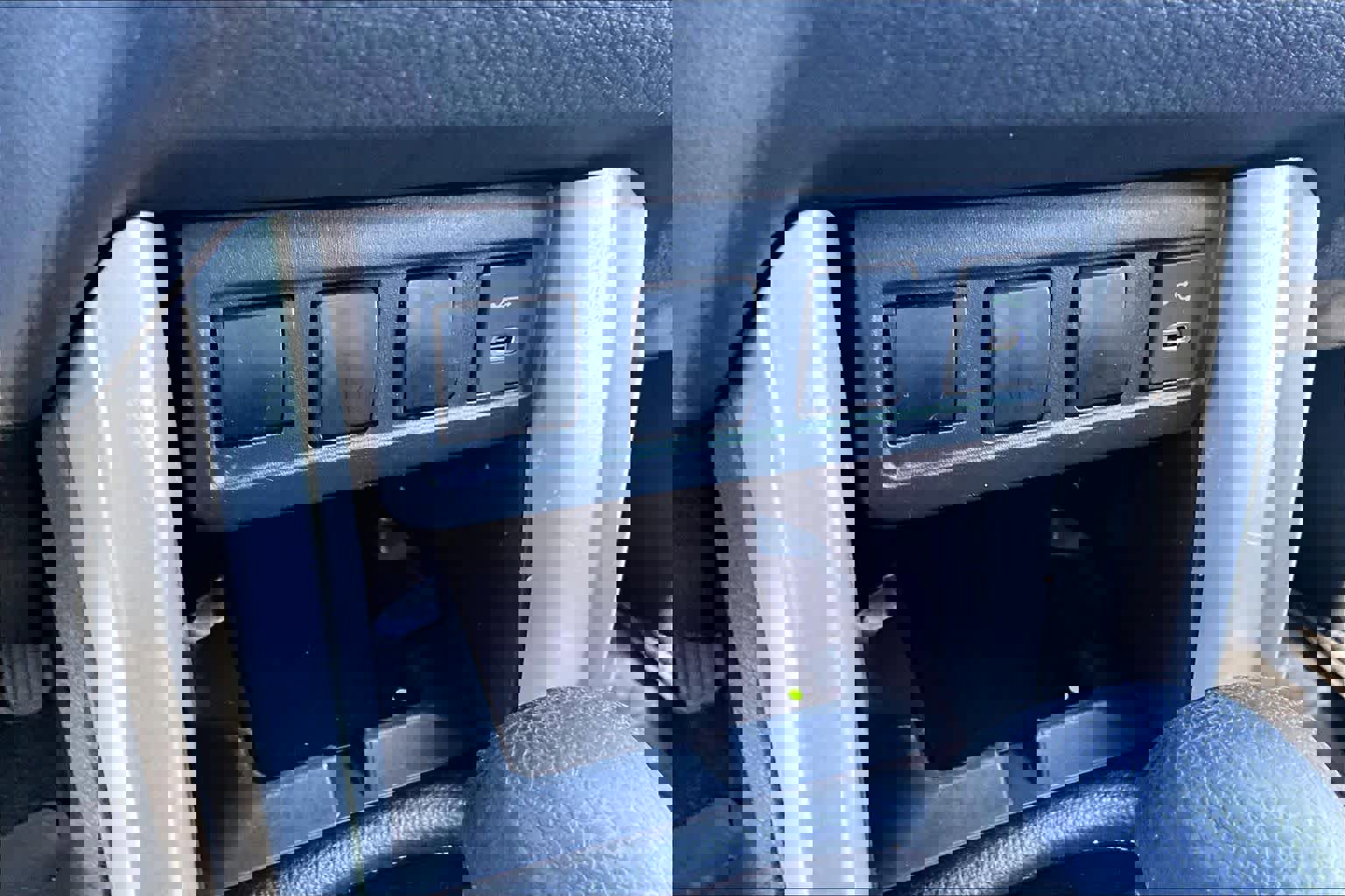 Used 2024 Toyota Corolla Cross SE image 37