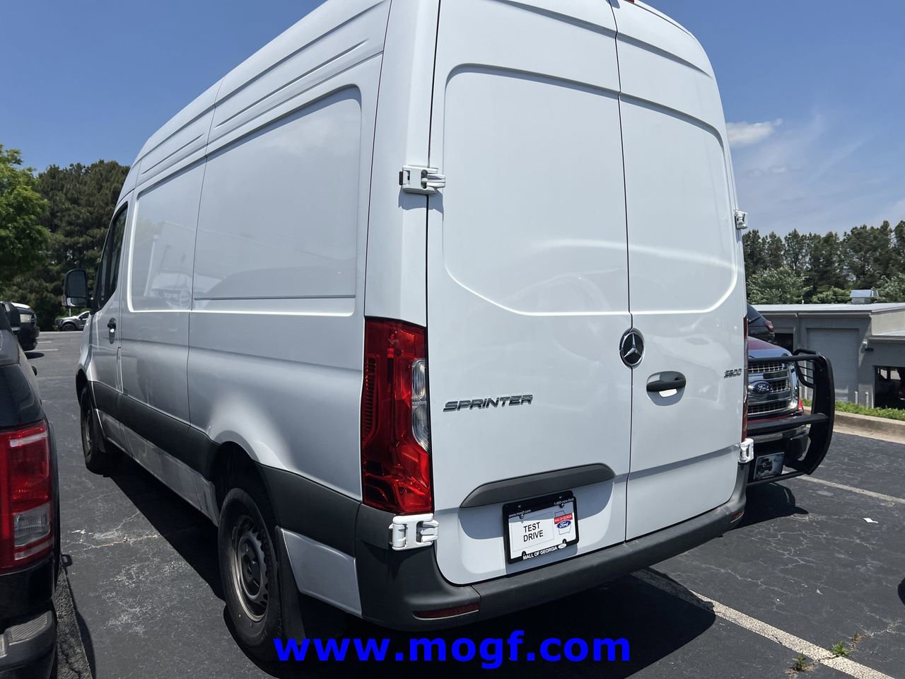 Used 2025 Mercedes-Benz Sprinter 2500 image 3