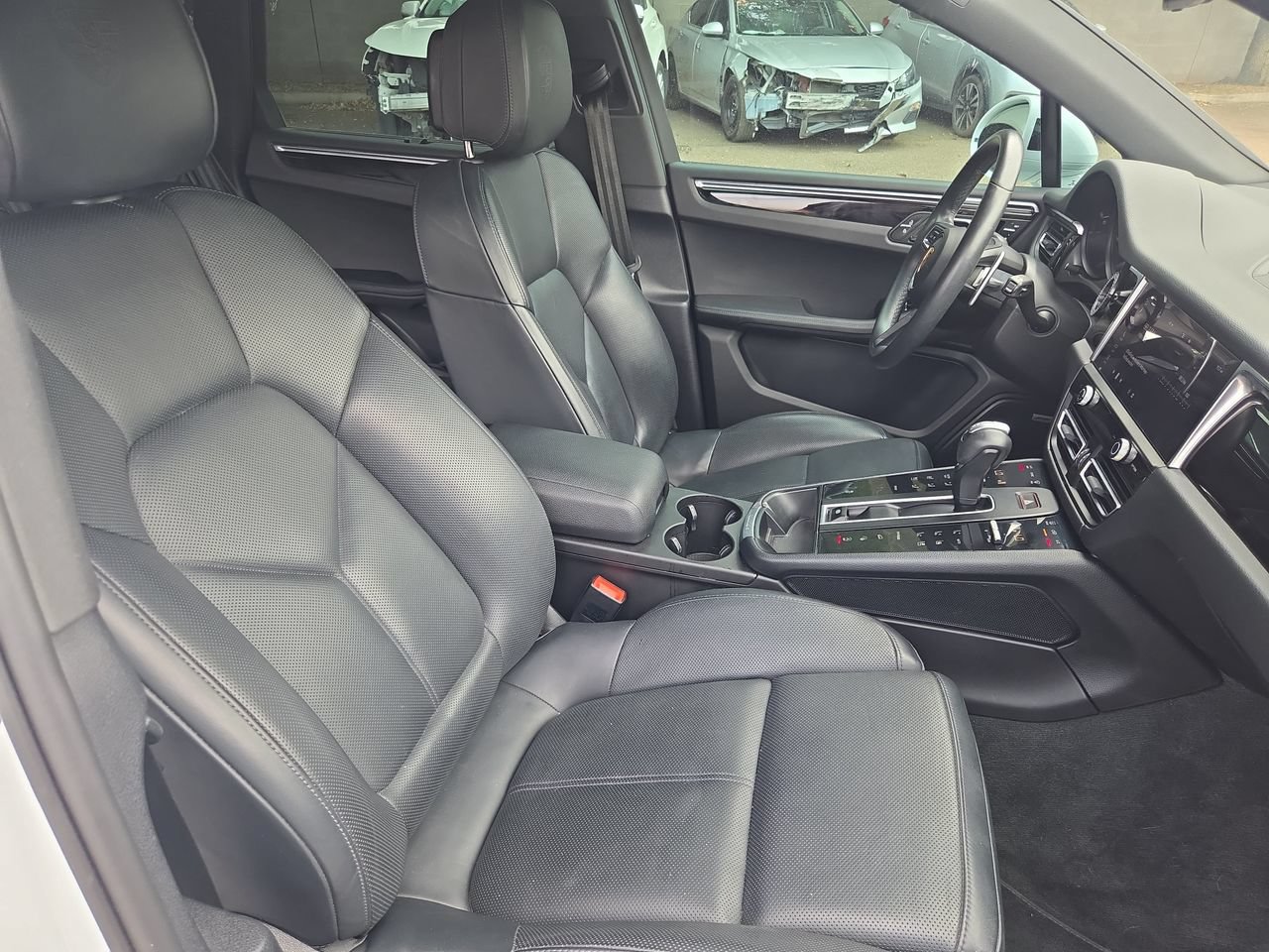 Used 2023 Porsche Macan Turbo AWD/4WD image 10
