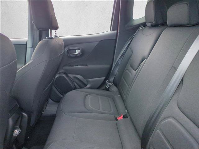 Used 2019 Jeep Renegade Latitude FWD image 17