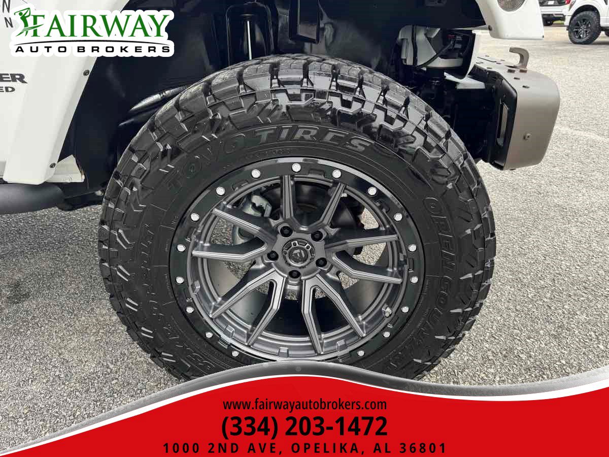 Used 2016 Jeep Wrangler Unlimited Sahara image 30