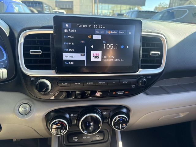 Used 2024 Hyundai Venue SEL image 21