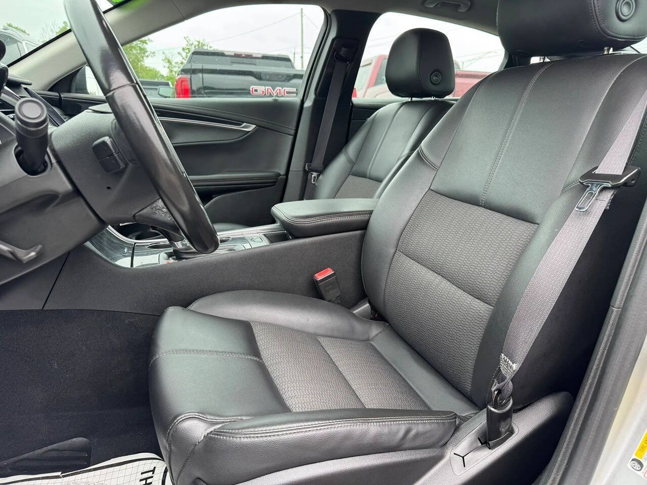 Used 2017 Chevrolet Impala LT FWD image 10