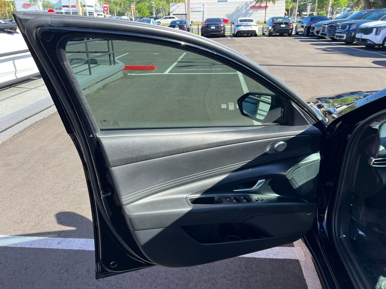 Used 2023 Hyundai Elantra Limited image 23