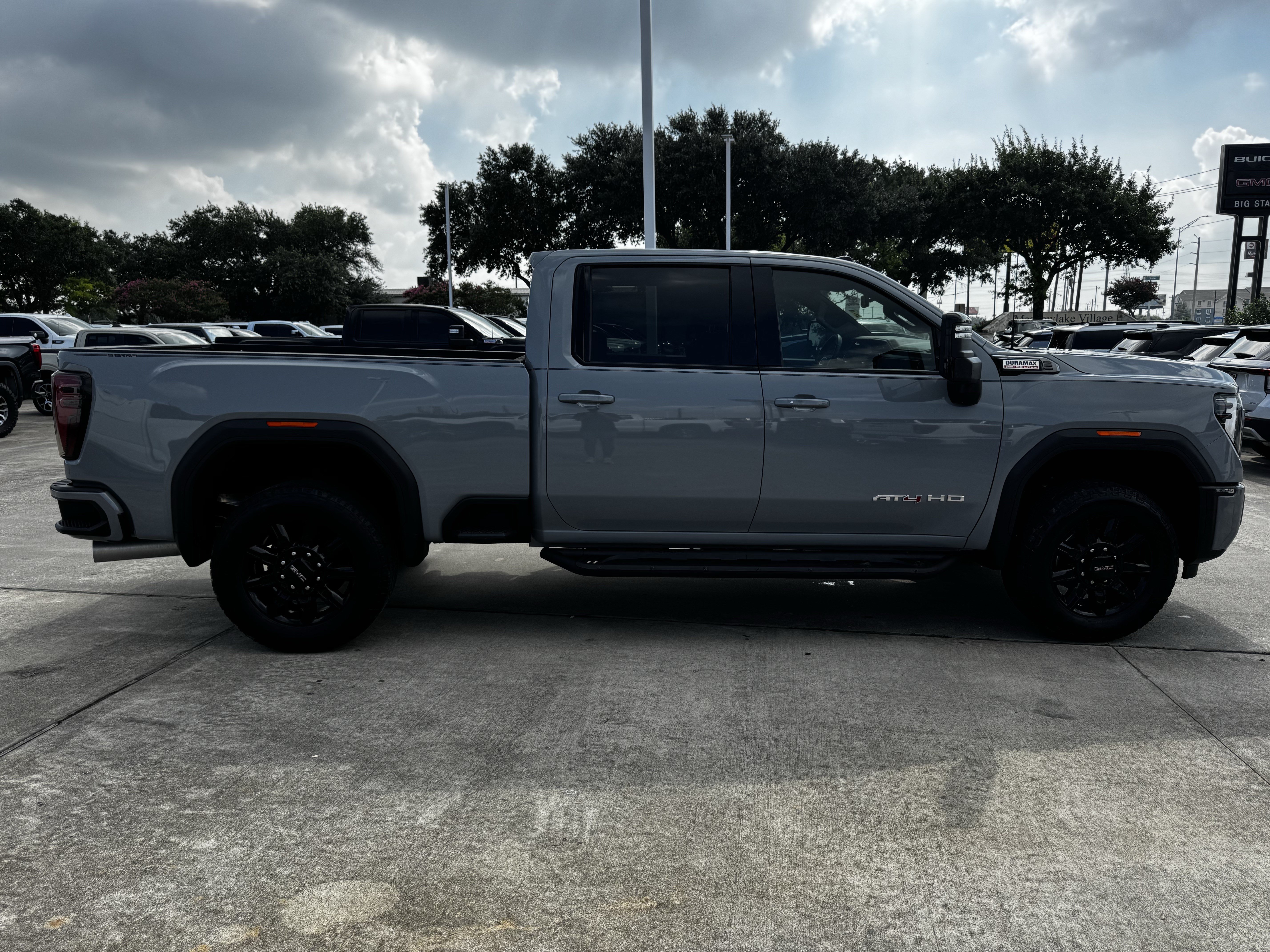 Used 2024 GMC Sierra 2500 AT4 w/ AT4 Preferred Package AWD/4WD image 7