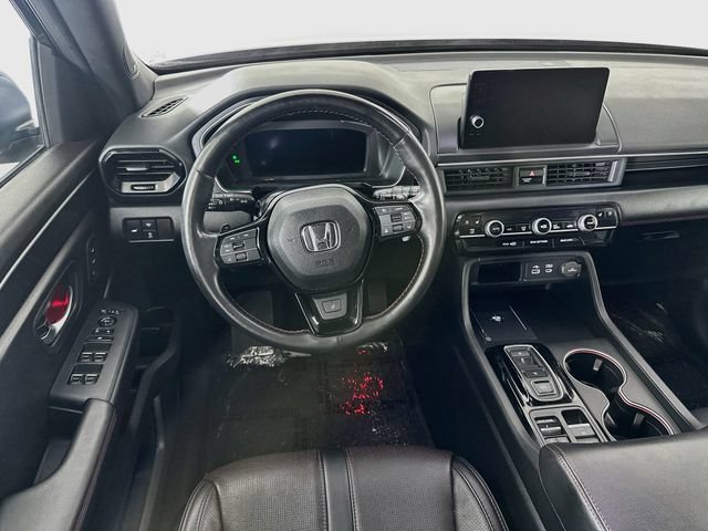Certified 2025 Honda Pilot Black Edition image 4