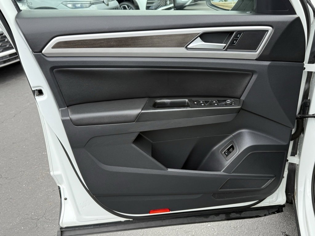 Used 2019 Volkswagen Atlas SE w/ Towing Package image 11