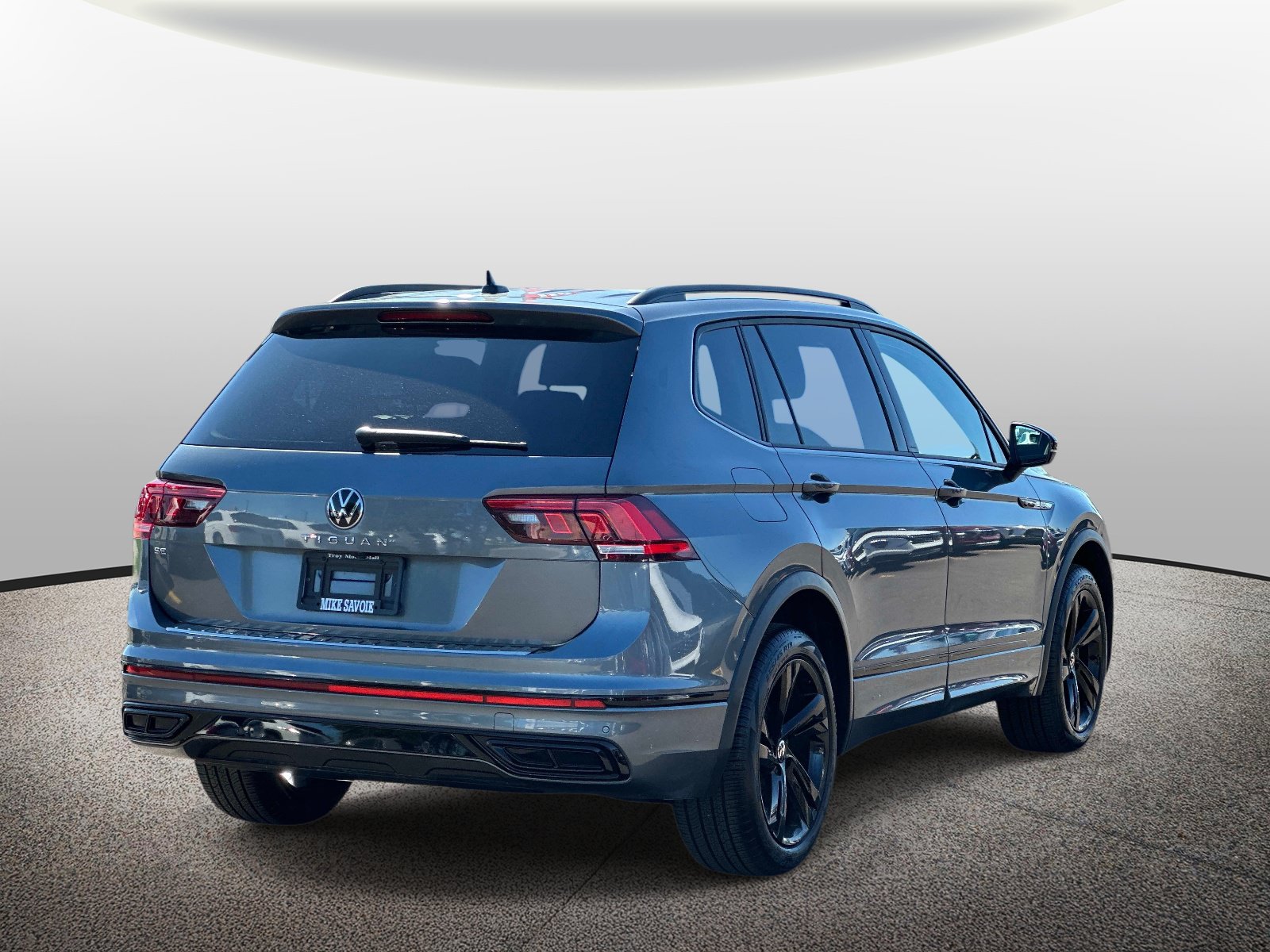 Used 2023 Volkswagen Tiguan SE R-Line FWD image 4