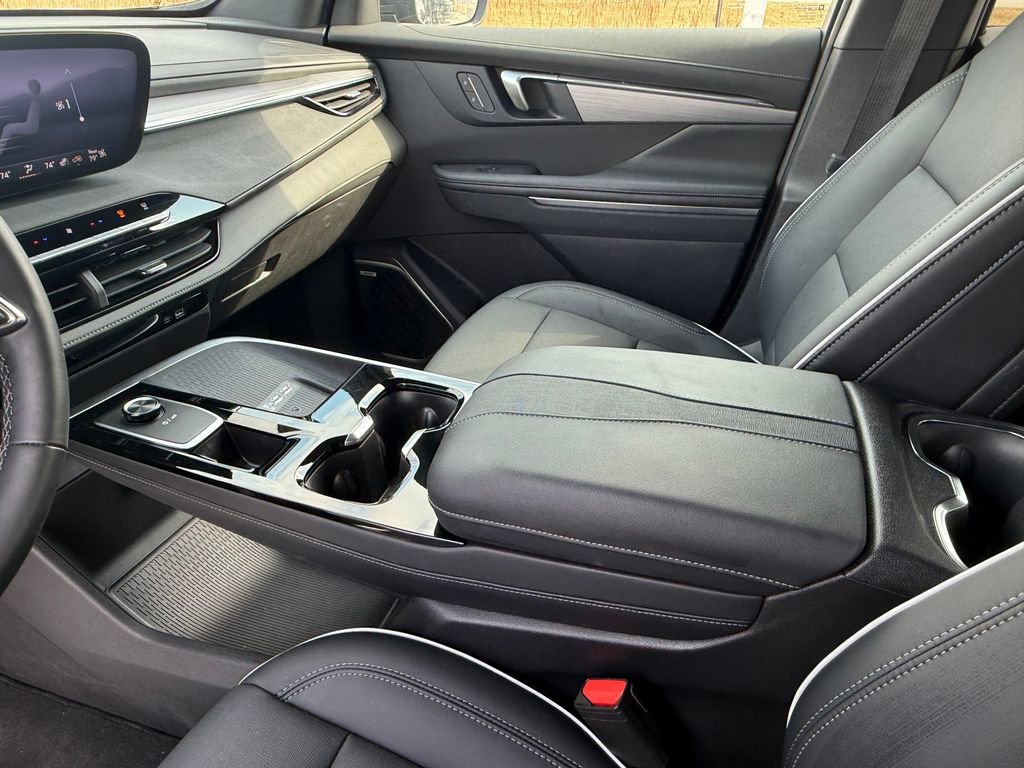 Used 2025 Buick Enclave Preferred image 11