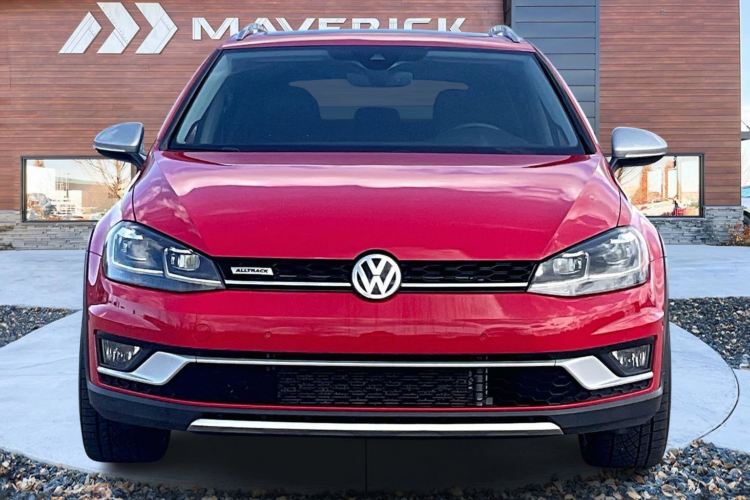 Used 2019 Volkswagen Golf Alltrack SEL image 2