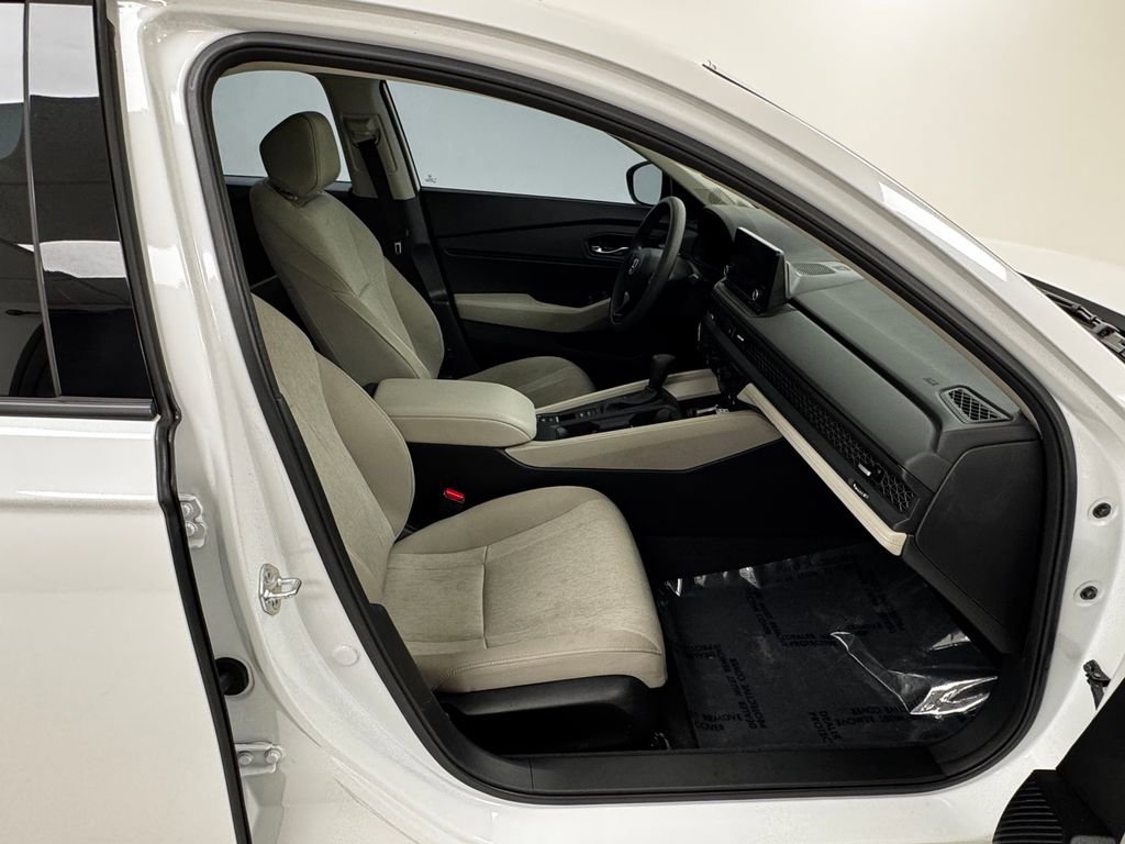 Used 2025 Honda Accord SE image 14