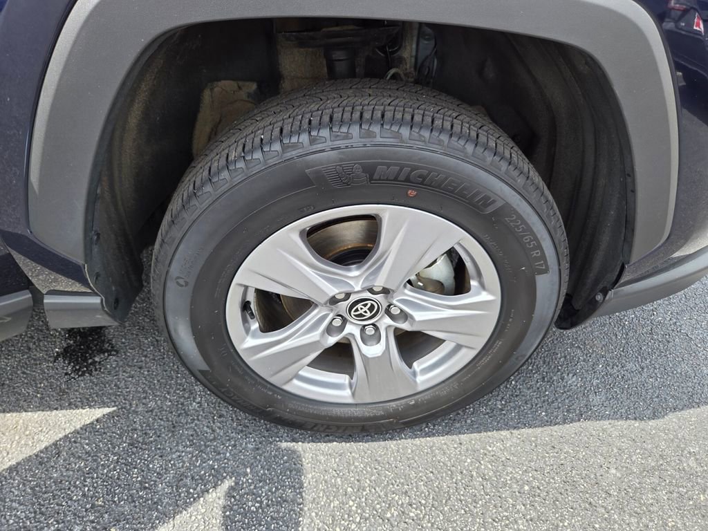 Used 2025 Toyota RAV4 XLE AWD/4WD image 12