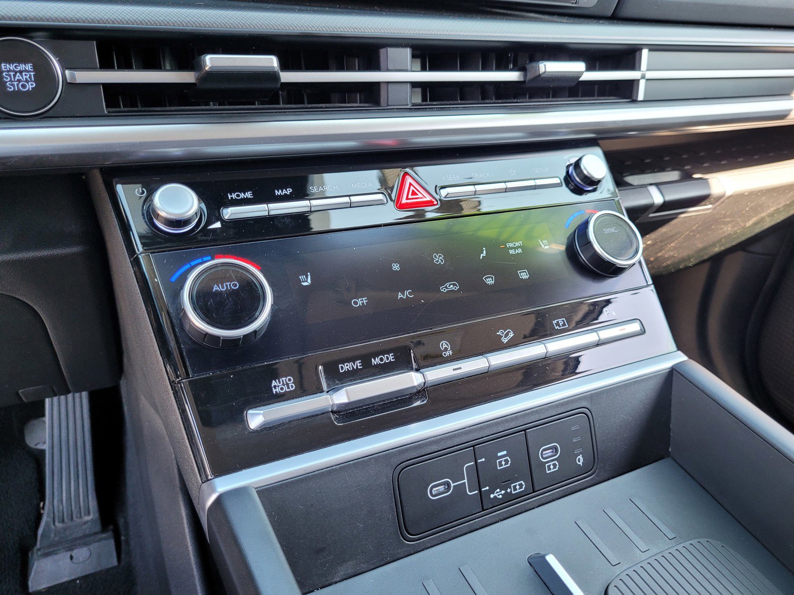 Used 2024 Hyundai Santa Fe SEL image 19