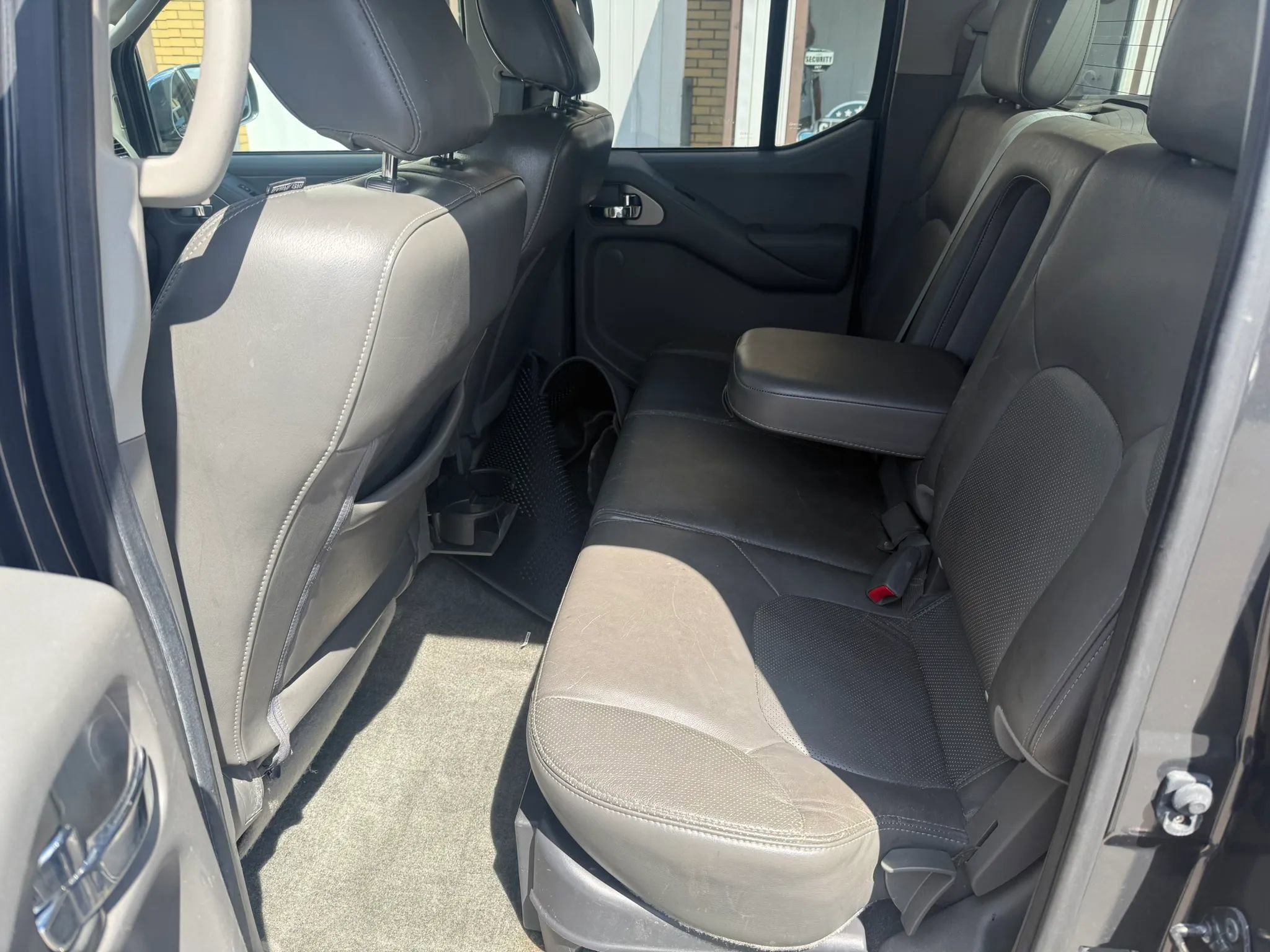 Used 2011 Nissan Frontier SL w/ Moonroof Pkg image 12