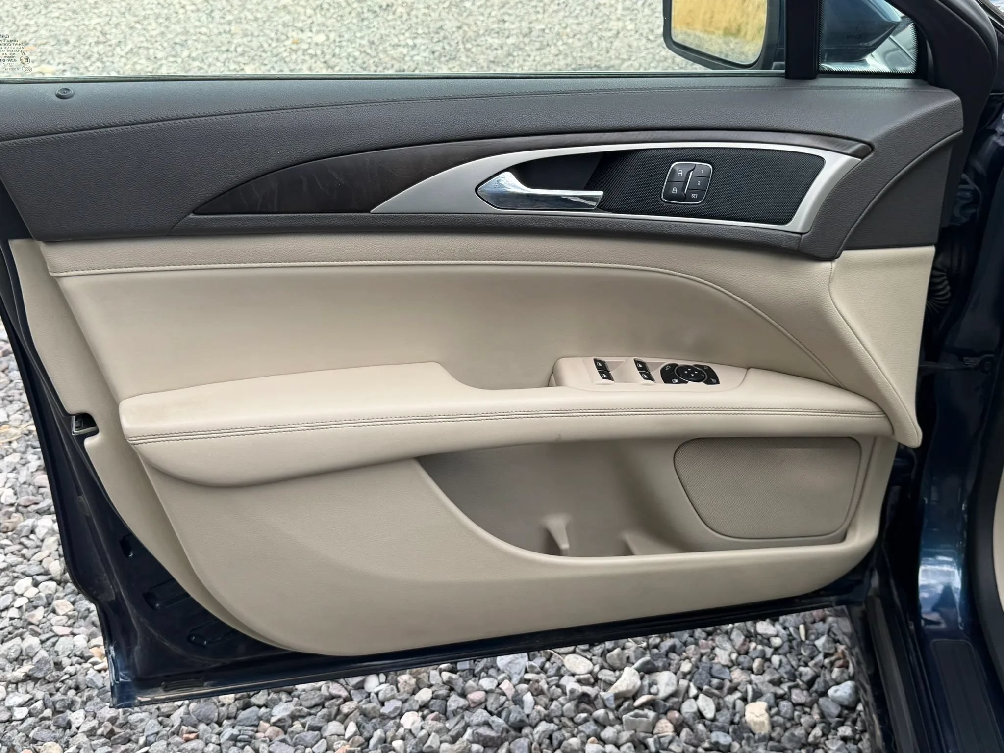 Used 2017 Lincoln MKZ Select w/ Select Plus Package AWD/4WD image 18