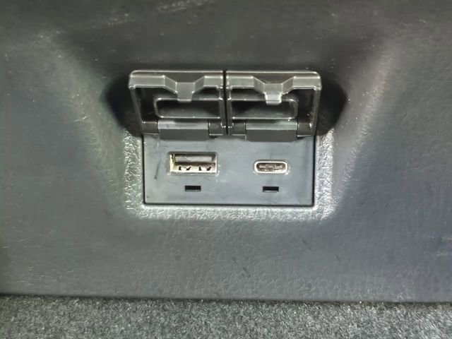 Used 2025 Toyota Camry SE image 15