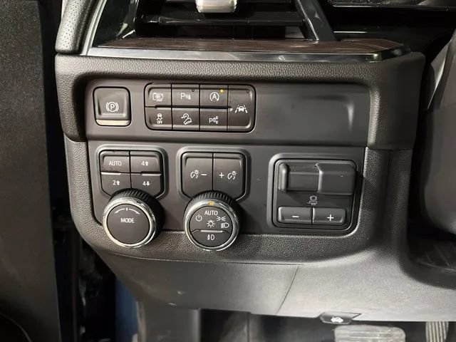 Used 2025 Chevrolet Tahoe Premier w/ Sun And Tow Package AWD/4WD image 15