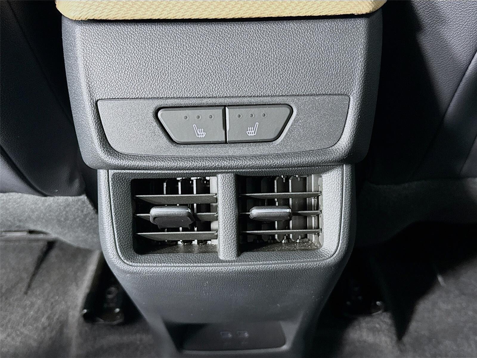 Certified 2025 Chevrolet Equinox ACTIV w/ Safety and Technology Package AWD/4WD image 26