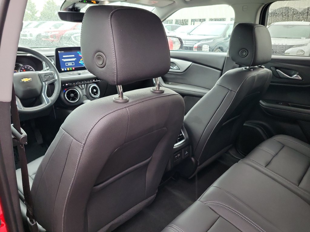 Used 2024 Chevrolet Blazer LT w/ Sound & Technology Package FWD image 9