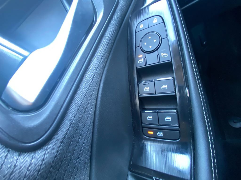 Used 2023 Nissan Rogue SV AWD/4WD image 17