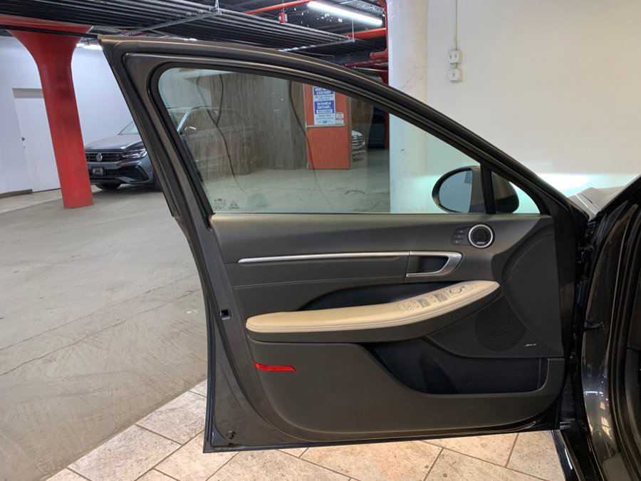 Used 2023 Hyundai Sonata Limited w/ Cargo Package FWD image 13