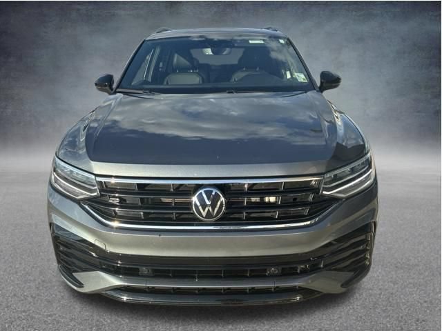 Used 2024 Volkswagen Tiguan SE R-Line FWD image 2