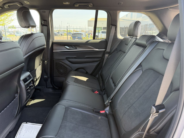 New 2026 Jeep Grand Cherokee Altitude AWD/4WD image 22