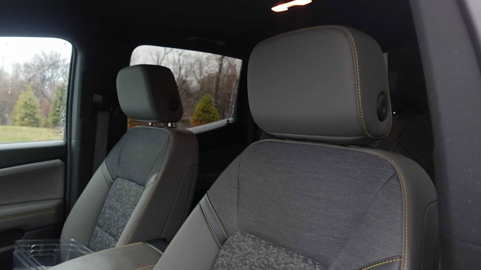 Used 2024 Chevrolet Colorado ZR2 w/ Technology Package AWD/4WD image 25