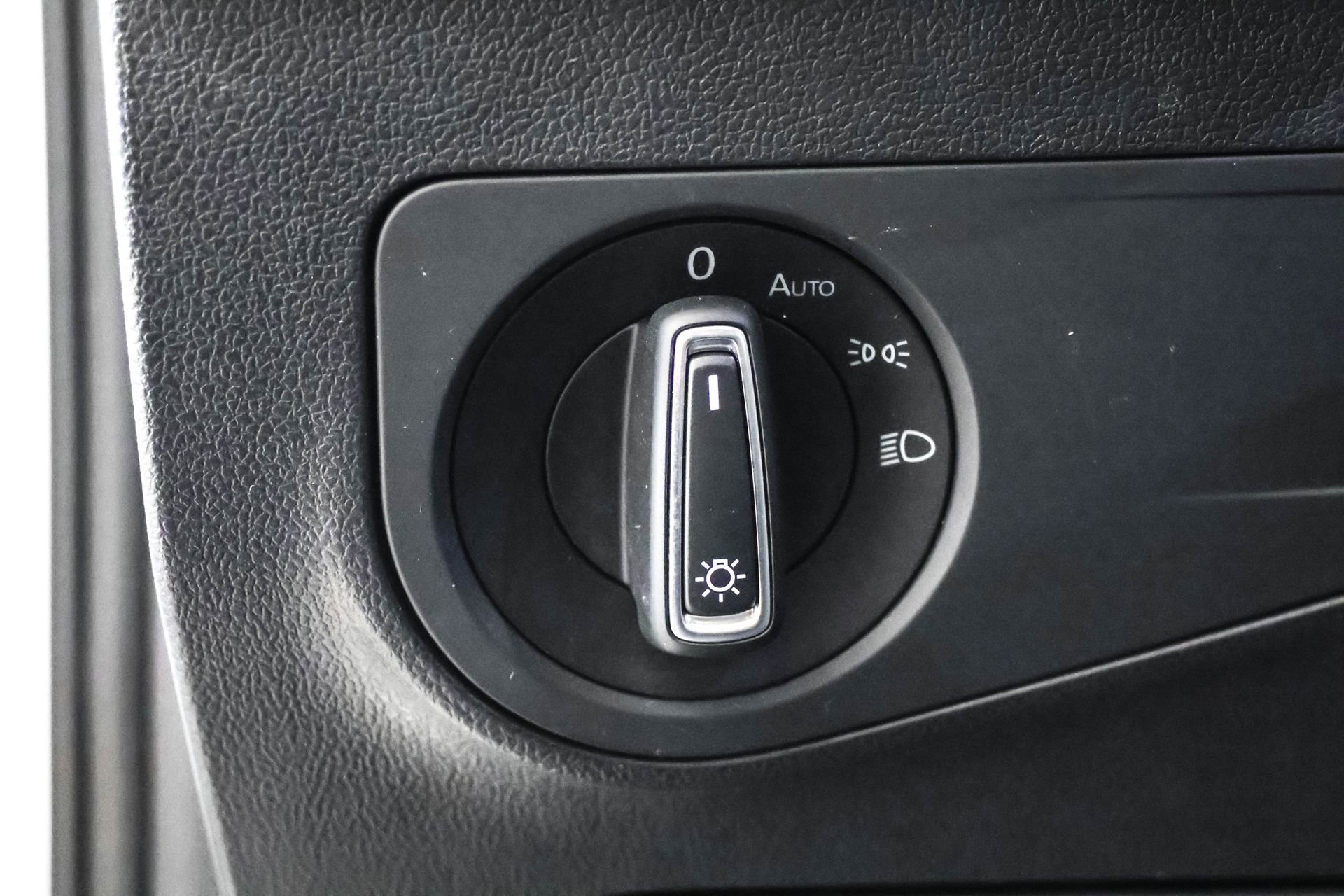 Used 2023 Volkswagen Tiguan SE AWD/4WD image 23