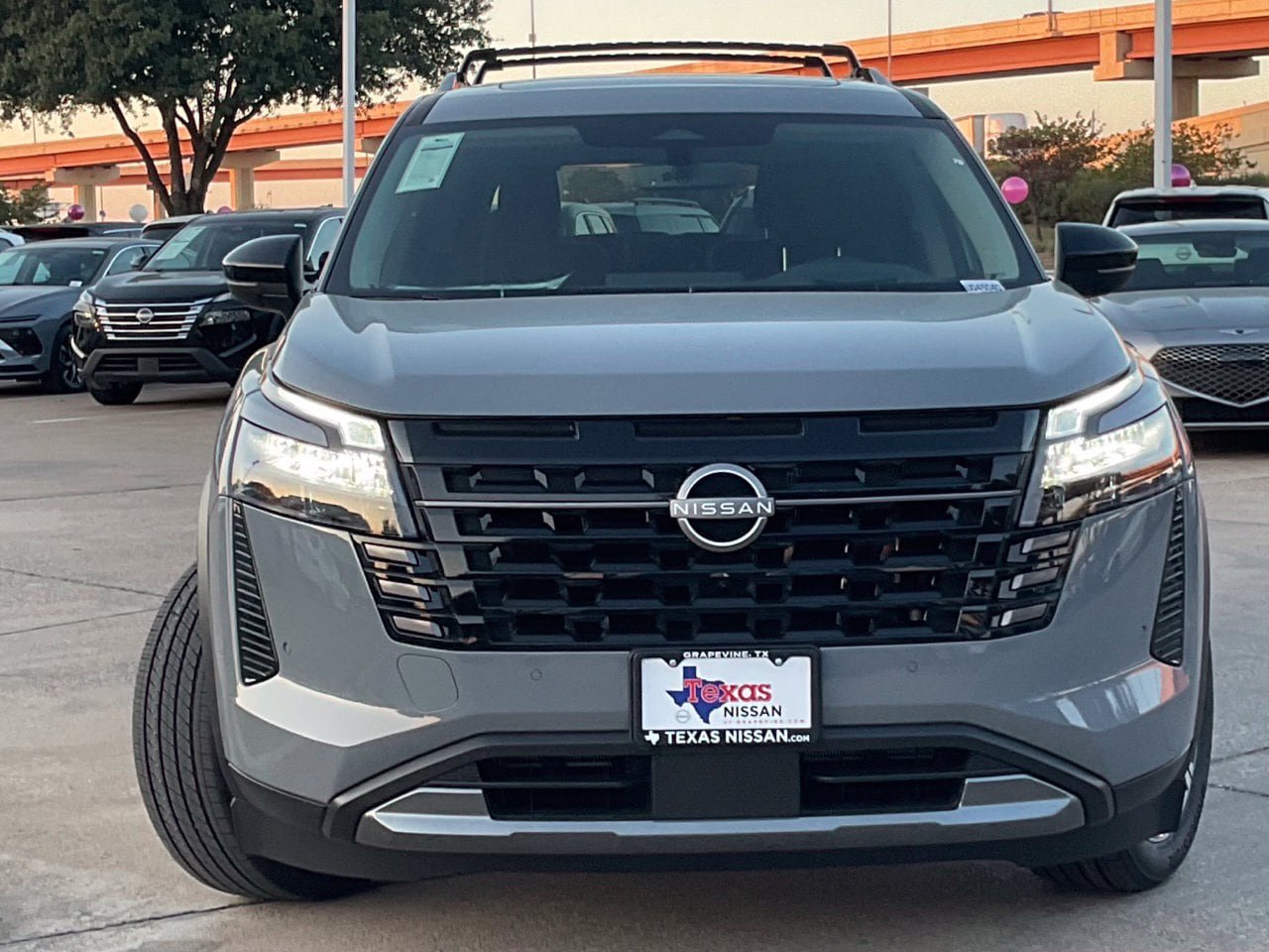 New 2026 Nissan Pathfinder Platinum FWD image 2