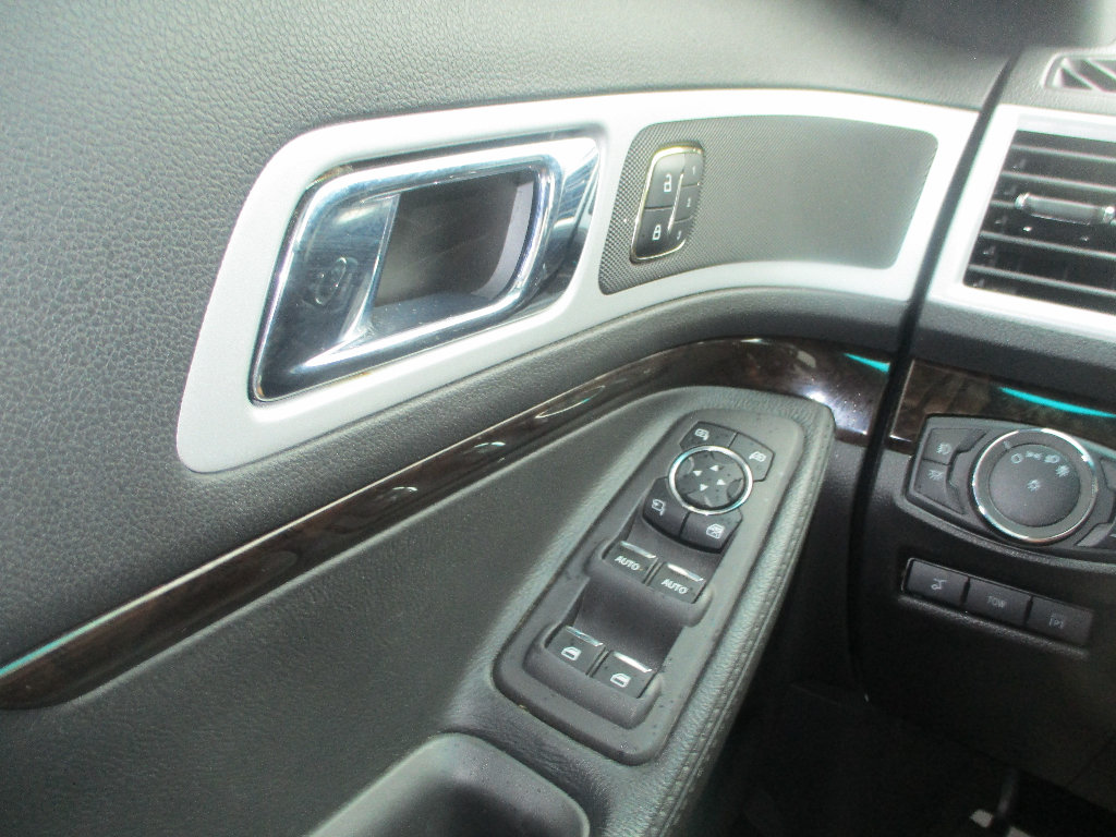 Used 2011 Ford Explorer Limited w/ 302A Rapid Spec Order Code FWD image 16
