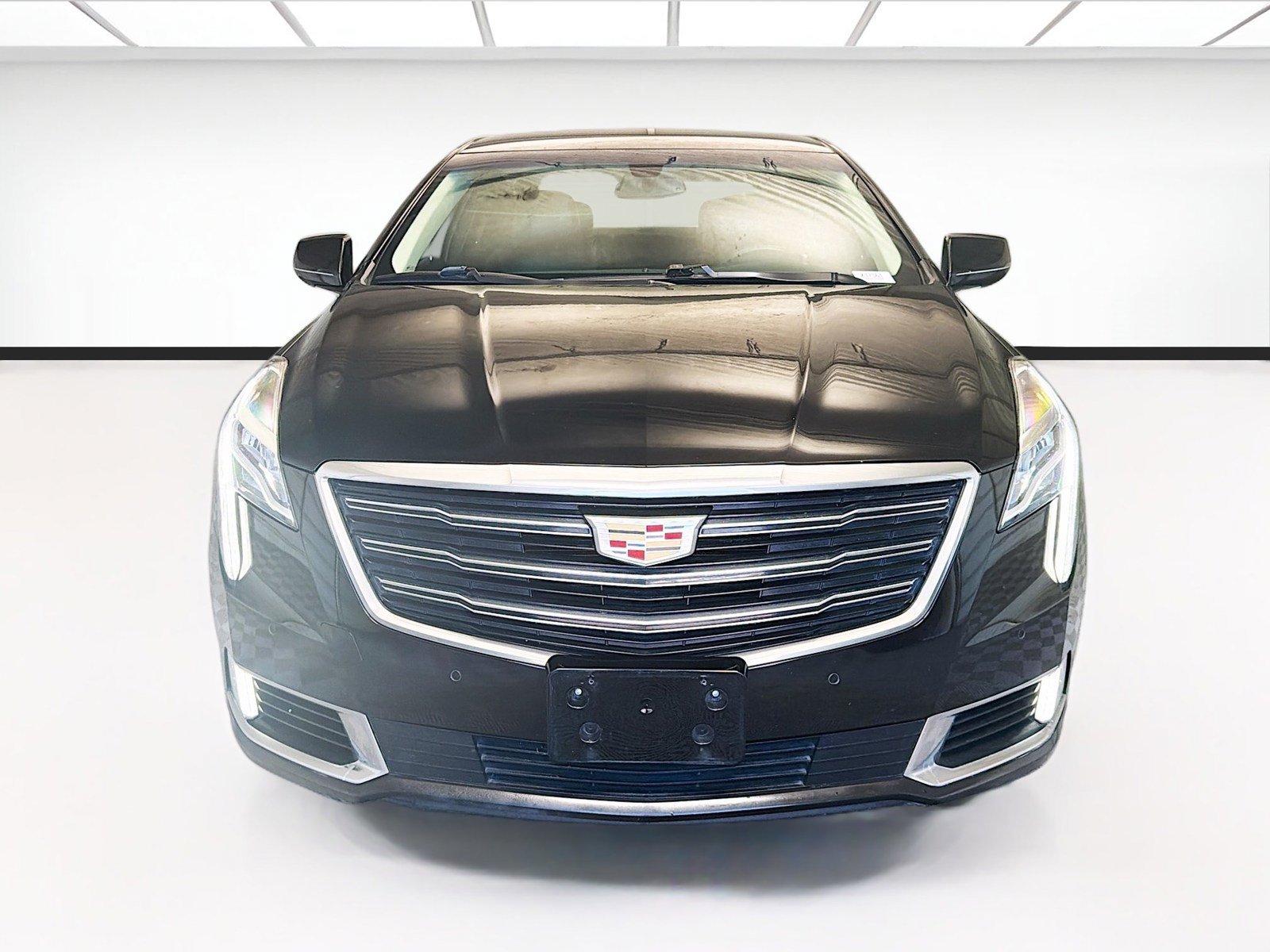 Used 2018 Cadillac XTS Luxury FWD image 2