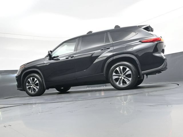 Used 2023 Toyota Highlander XLE AWD/4WD image 34