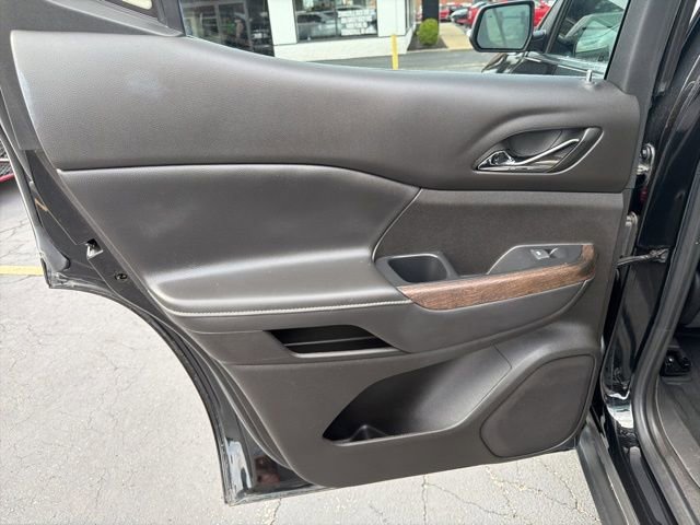 Used 2022 GMC Acadia Denali w/ Black Diamond Edition image 13