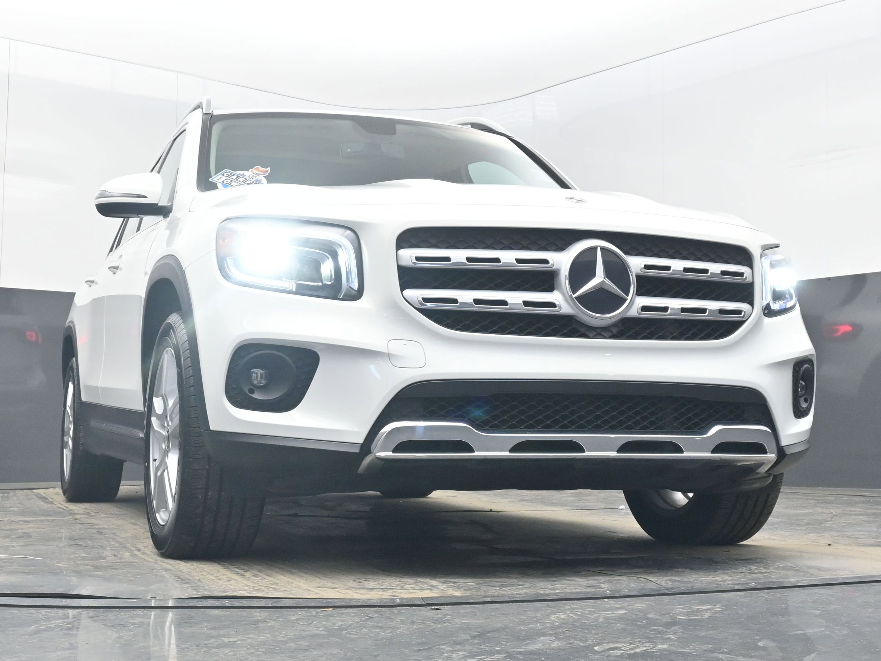 Used 2023 Mercedes-Benz GLB 250 4MATIC w/ Premium Package image 24