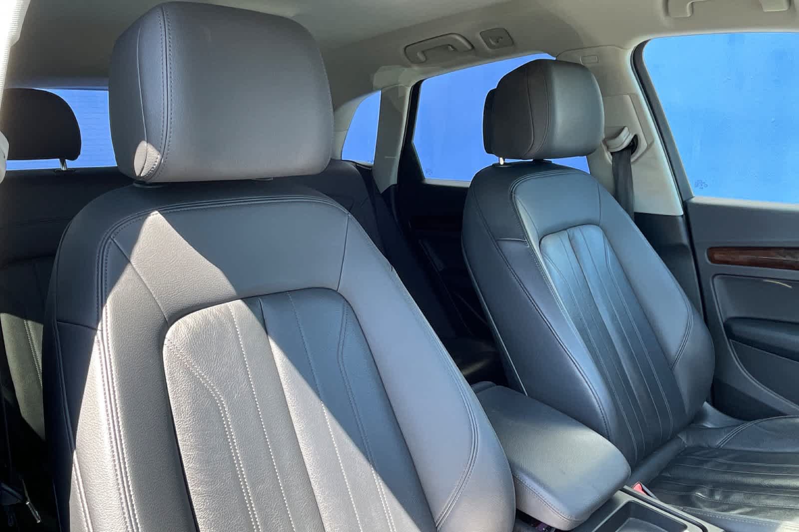 Used 2019 Audi Q5 2.0T Premium w/ Convenience Package AWD/4WD image 2