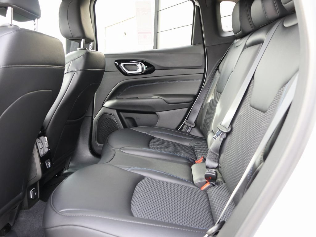 New 2026 Jeep Compass Latitude AWD/4WD image 17