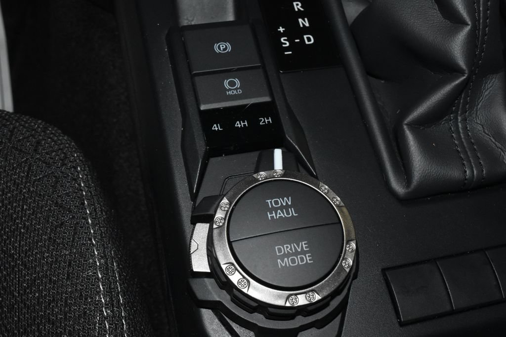 Used 2025 Toyota 4Runner SR5 AWD/4WD image 17