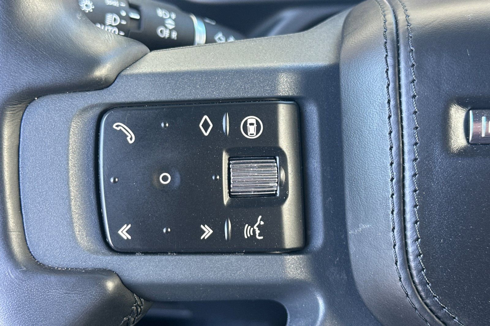 Used 2024 Land Rover Defender 110 X AWD/4WD image 29