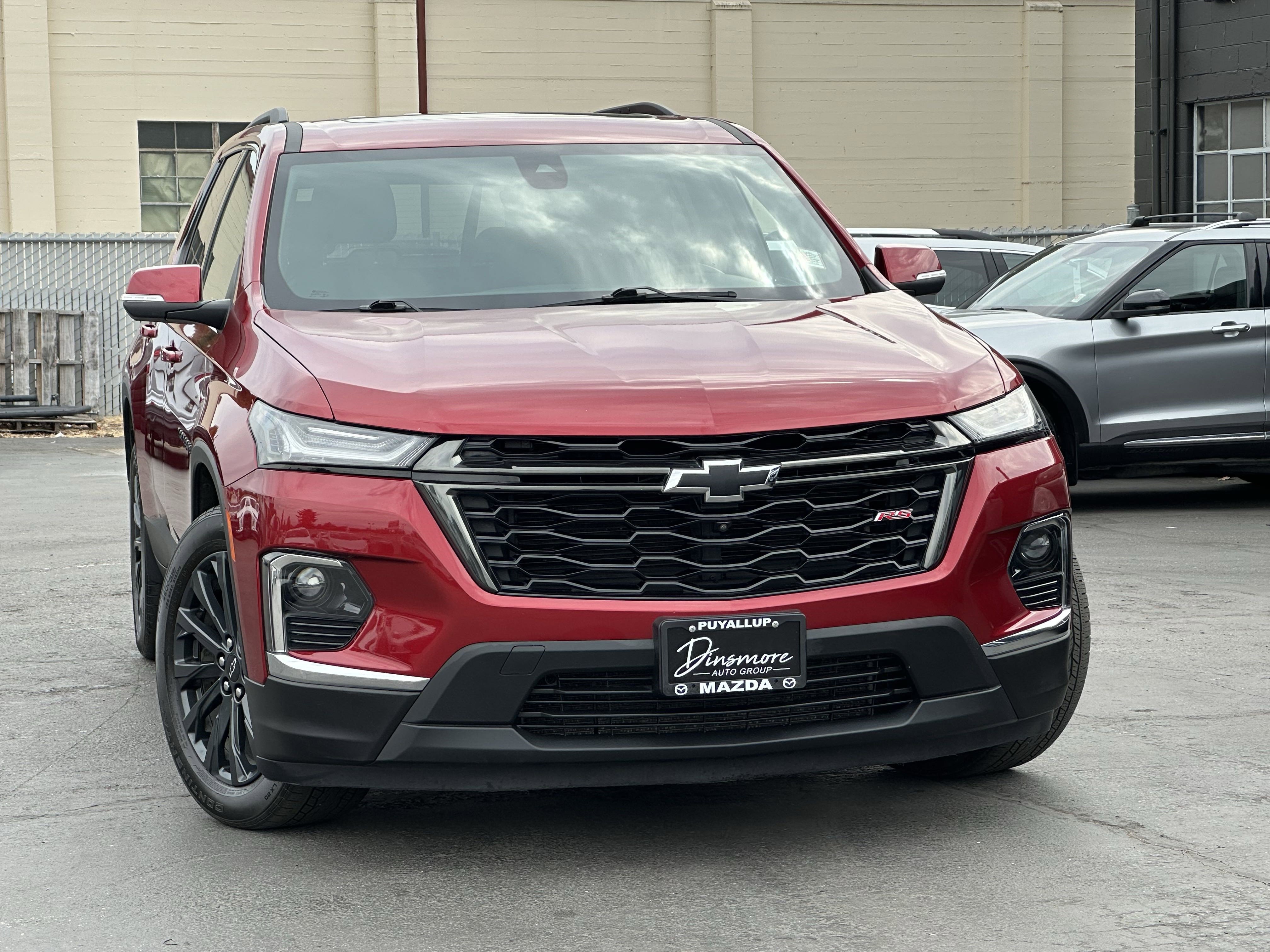 Used 2023 Chevrolet Traverse RS image 3