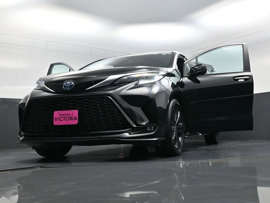 Used 2023 Toyota Sienna XSE image 30