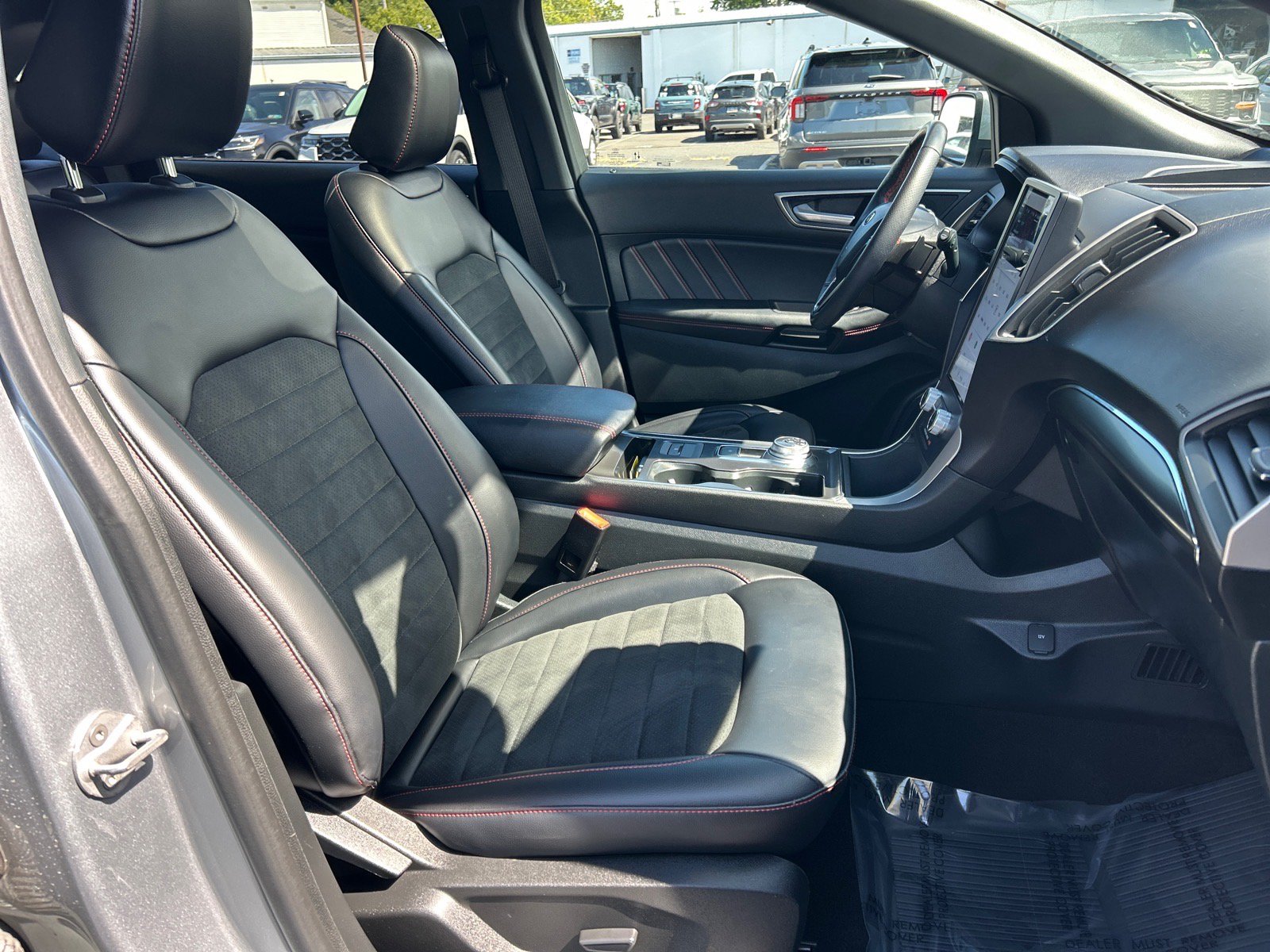 Used 2022 Ford Edge ST-Line w/ Class II Trailer Tow Package AWD/4WD image 19