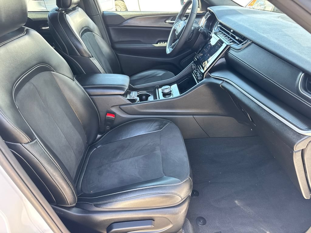 Certified 2024 Jeep Grand Cherokee Altitude AWD/4WD image 15
