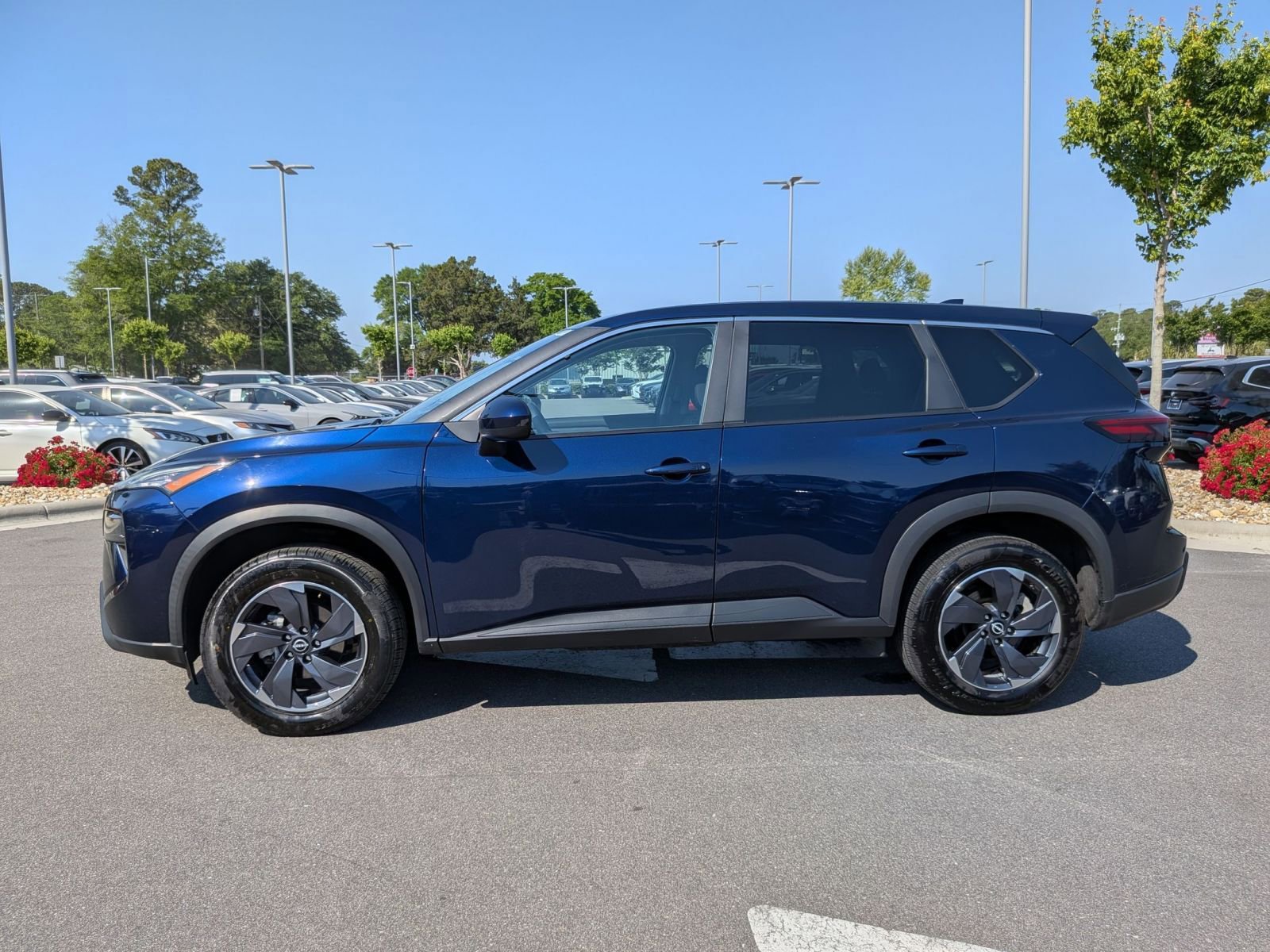 Used 2024 Nissan Rogue SV FWD image 6